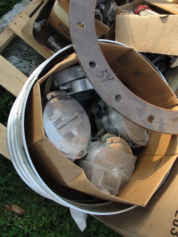 MISC. 112 - 4 CAM LOCKS, 3 HOSE CONNECTORS, BETTS PRESSURE VALVES