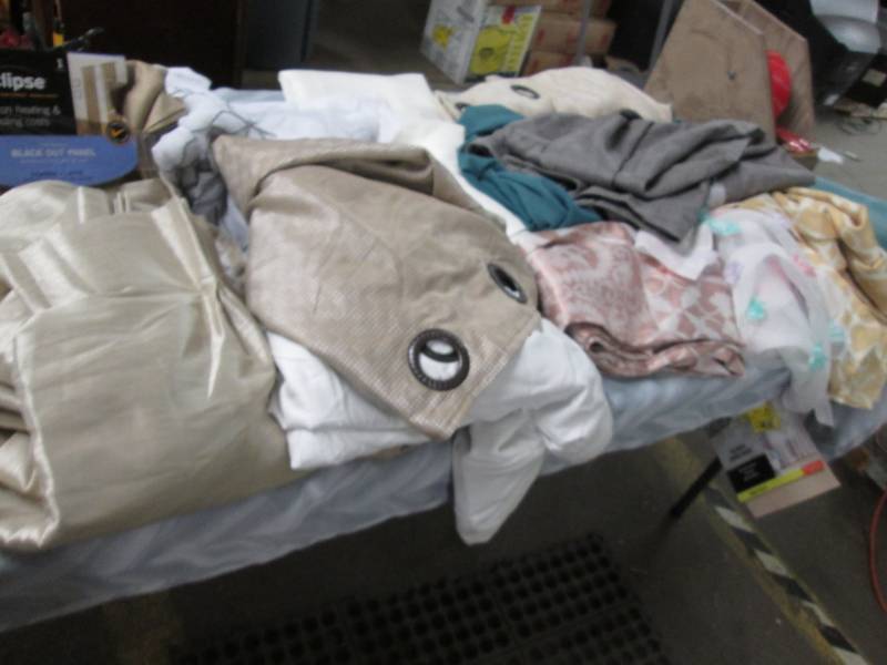 lot 4 image: Lot of 10 Assorted Curtain Panels &...