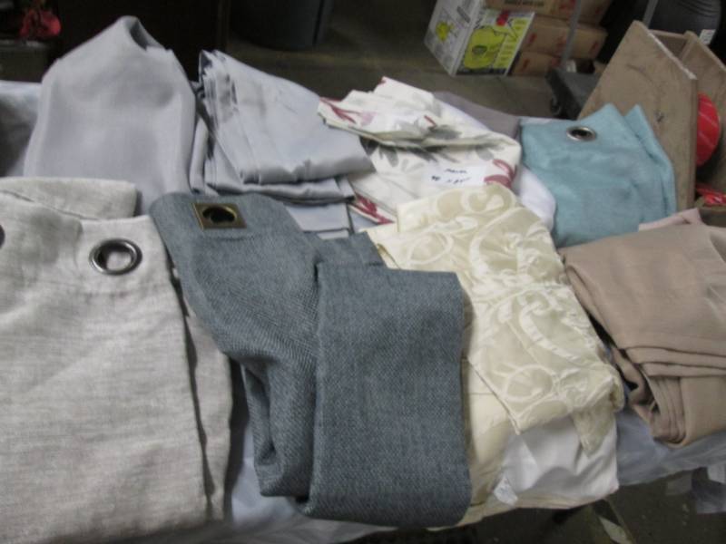 lot 7 image: Lot of 10 Assorted Curtain Panels &...