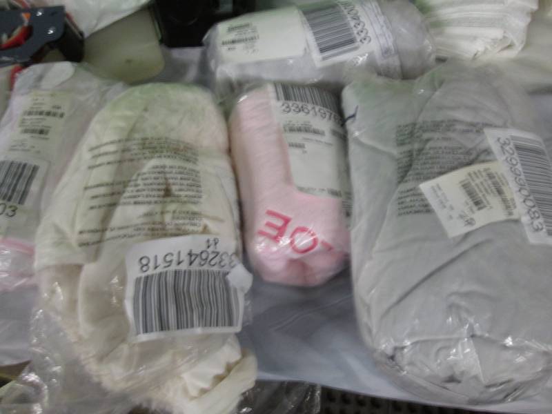 lot 31 image: 5 Pre-personalized Stroller Blanket...