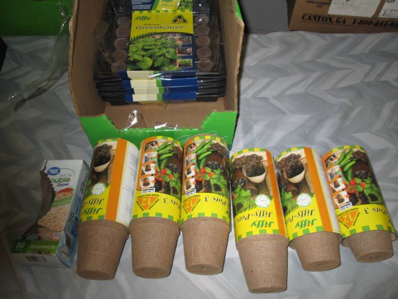 lot 68 image: 4 pks Jiffy 36 plant Professional G...