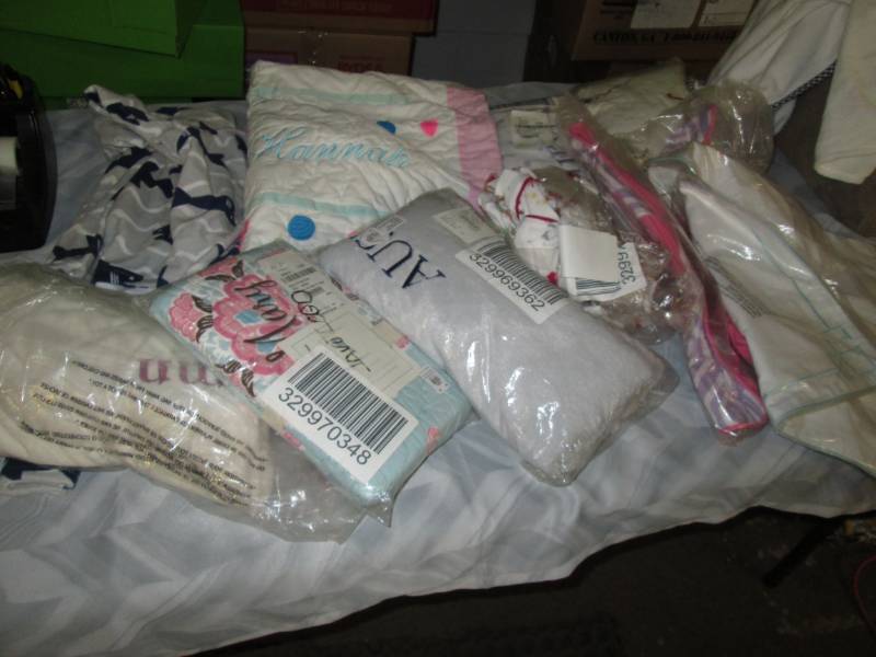 lot 75 image: 10 Pre-personalized Kids Blankets &...