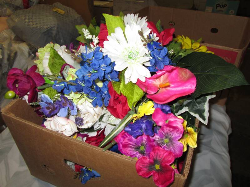lot 80 image: Box of Assorted Artificial Flowers...