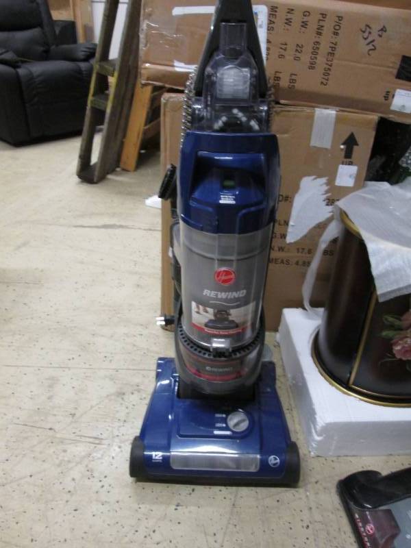 lot 109 image: Hoover Windtunnel Pet Rewind Bagles...
