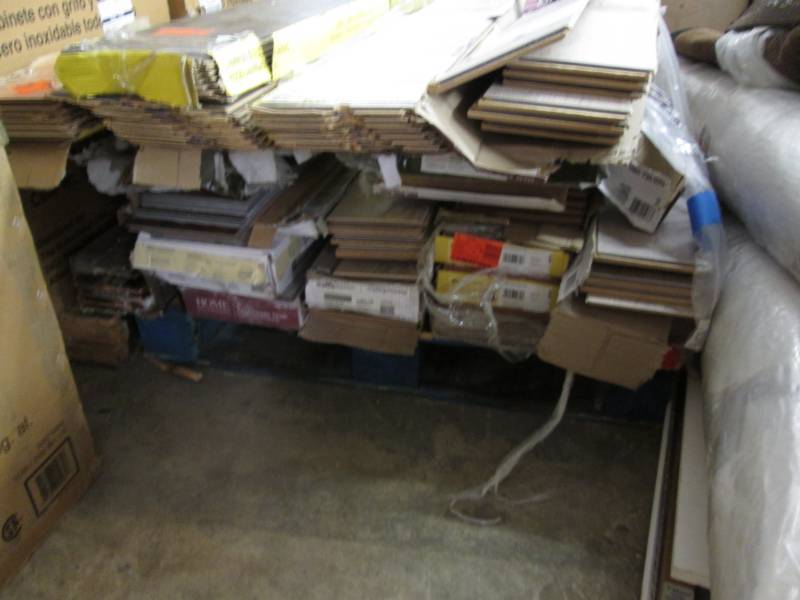 lot 124 image: Pallet of Assorted Laminate Floorin...