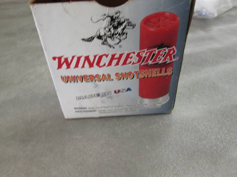 lot 126 image: Box of Winchester Universal 12 g Sh...