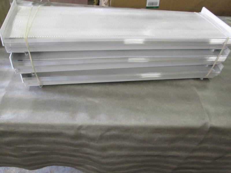 lot 136 image: Lot of 3 Compact Fluorescent Light ...