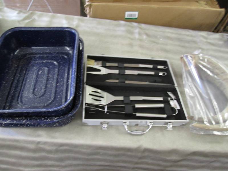 lot 143 image: Rectangular Enamel Roaster, Grill S...