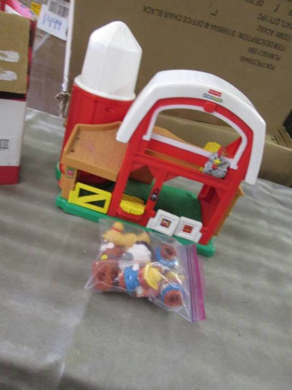 lot 152 image: Fisher Price Little People Farm Set...