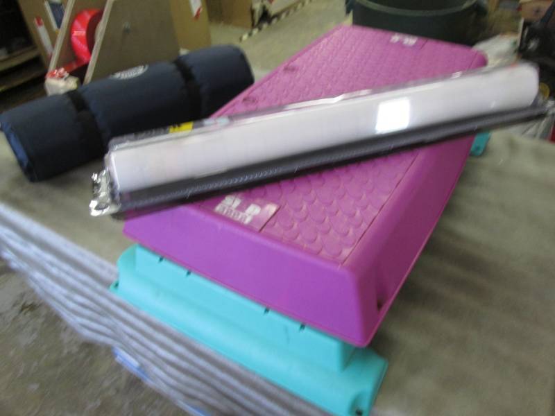 lot 198 image: Step 3000, Bedroll Mat, 3M Self Sti...