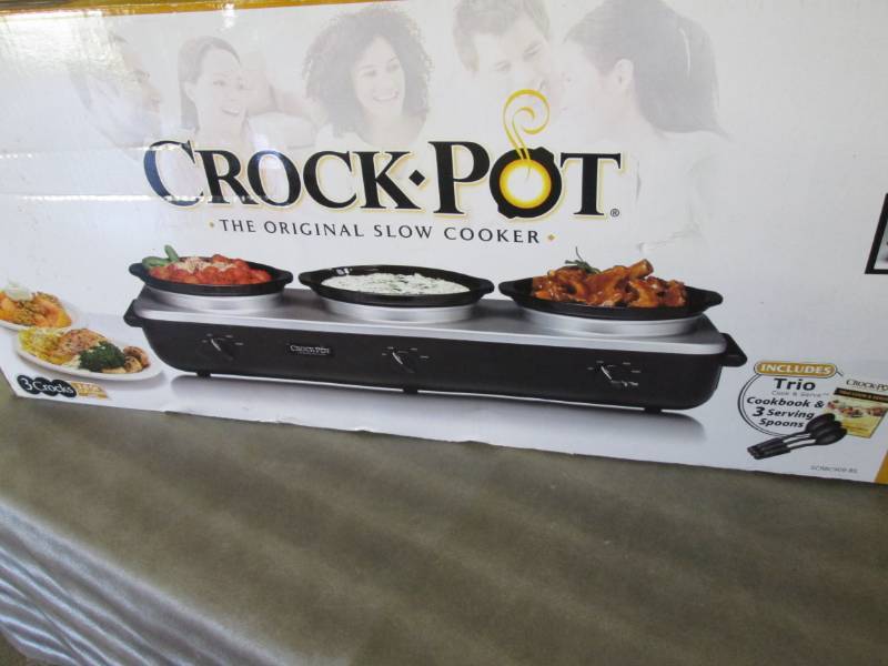 lot 204 image: Crock-Pot Trio-Cook & Serve...