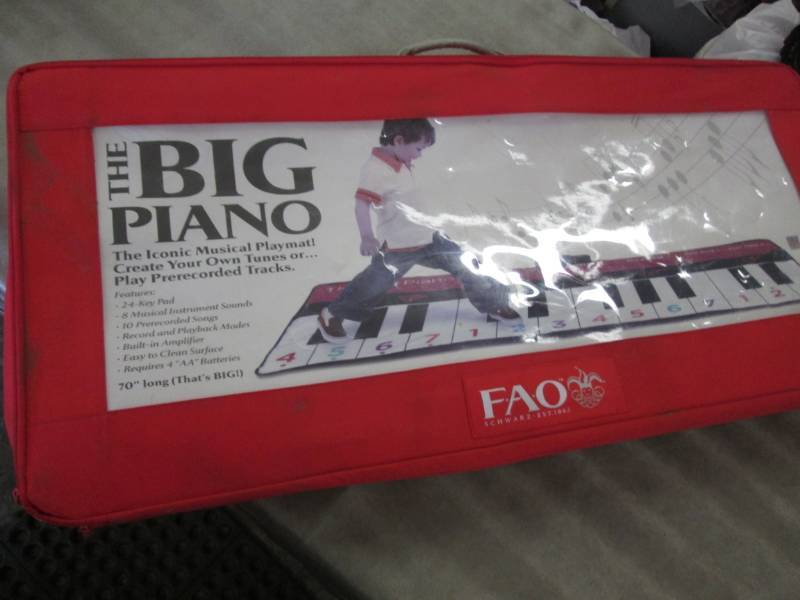 lot 221 image: FAO Schwartz Big Piano...