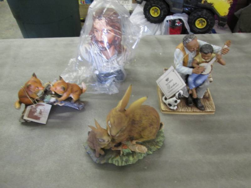 lot 223 image: Set of 4 Figurines...