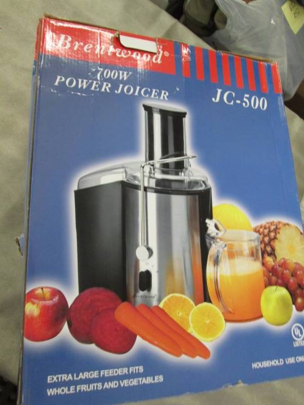 lot 251 image: Brentwood 700W Power Joicer-new...