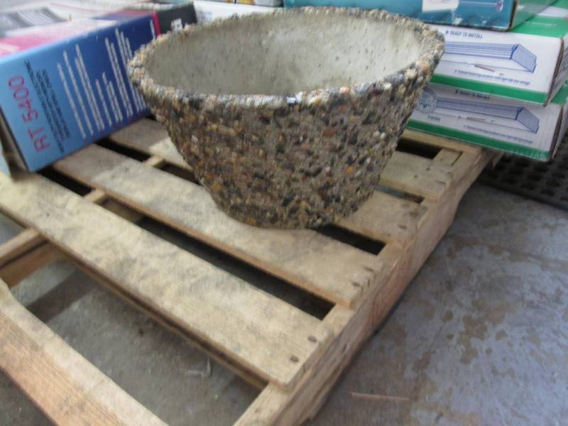 lot 283 image: Concrete Planter...