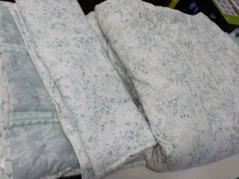 lot 4 image: King Size Sheets and Reversible Kin...