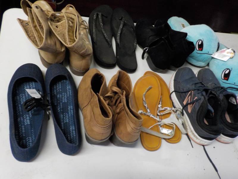 lot 11 image: Size 11 Womens Shoes...
