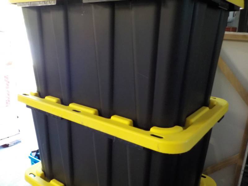 lot 26 image: 2 -27 Gallon HDX Tough Totes...