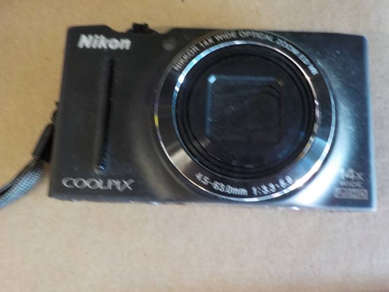 lot 36 image: Nikon Cool Pix Camera...