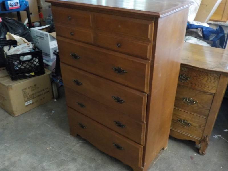 lot 39 image: 5 Drawer Wood Chest 33 x 17 x 47...