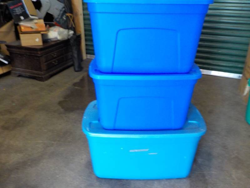 lot 48 image: 3 Covered Totes...