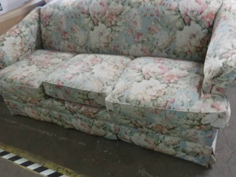 lot 49 image: Floral 3 Cushion Couch 72 Long mic...
