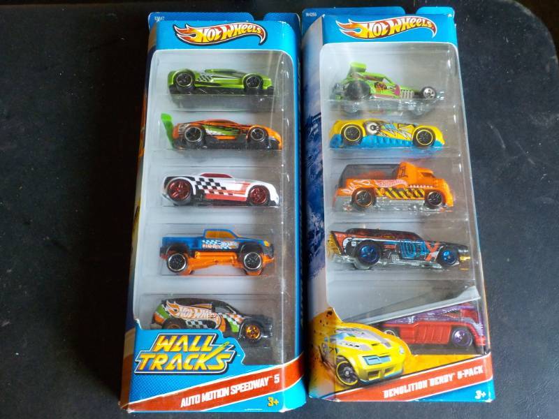 lot 66 image: New 2 -5 Pack Hot Wheels...