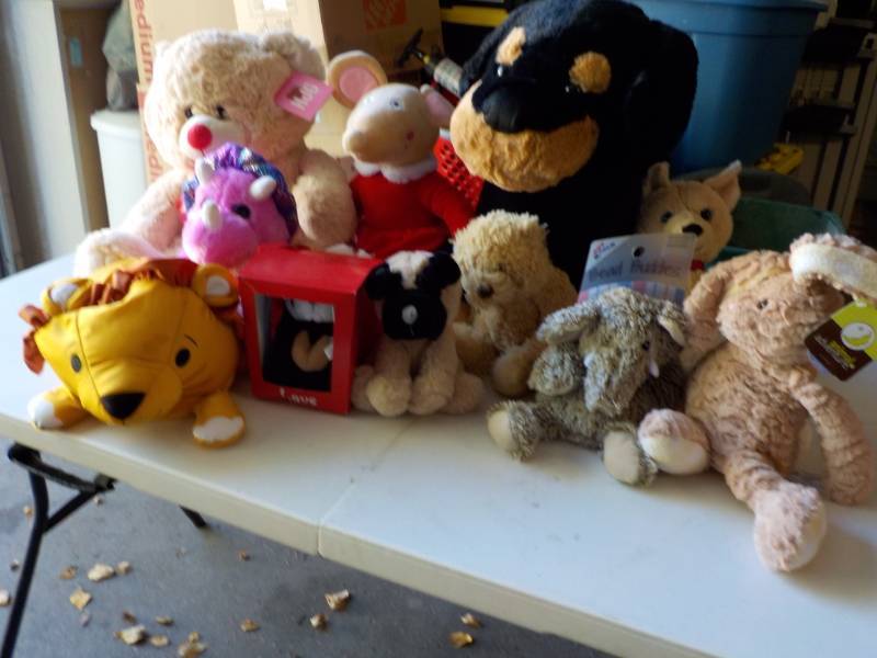 lot 75 image: Stuffed Animals- most are new...