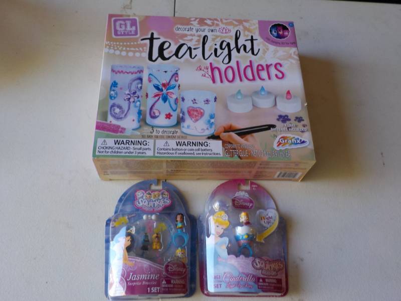lot 82 image: New Light Holders Kit and 2 Squinki...