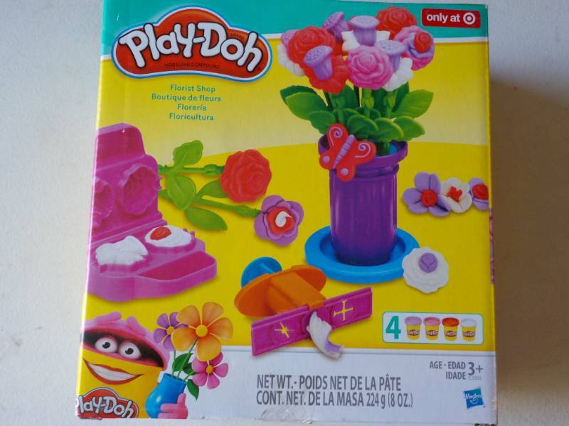 lot 104 image: New Play-Doh Florist Shop...
