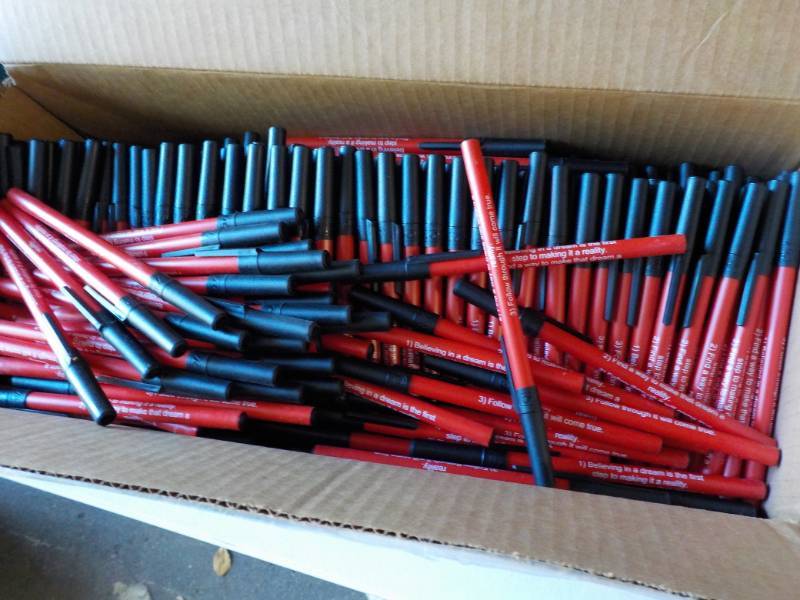 lot 138 image: Case of 500 Pens with inspirational...