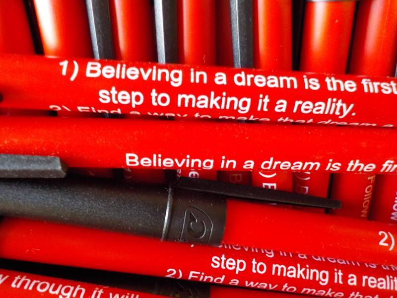 lot 139 image: Case of 500 Pens with inspirational...