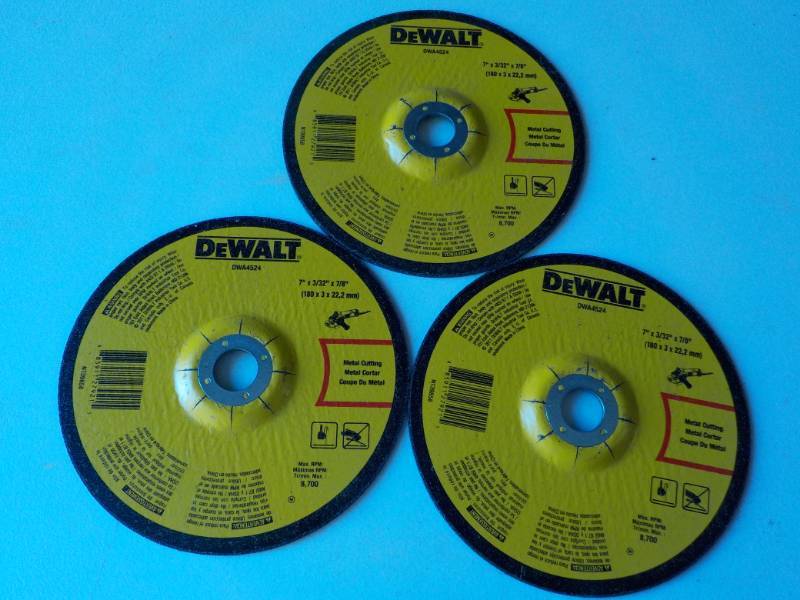 lot 146 image: 3 DeWalt 7 Blades...