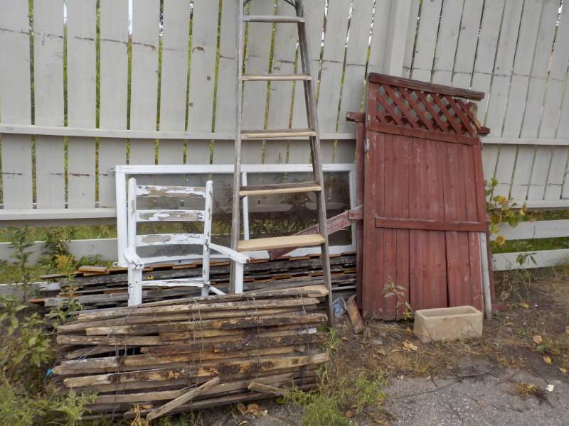 lot 155 image: Wood Fencing, Wood Ladder and more ...