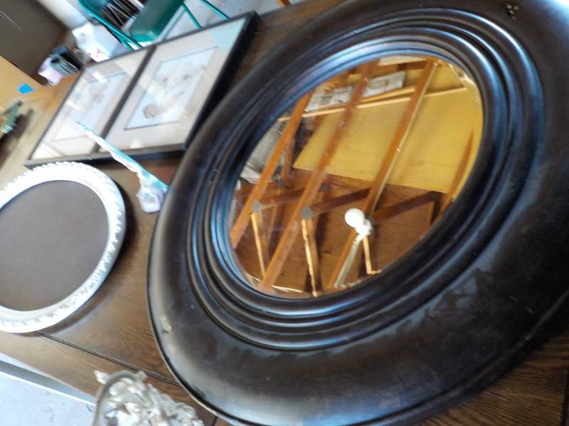 lot 181 image: Round Mirror, White Frame, 2 Pictur...