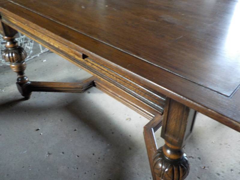 lot 184 image: Oak Table with Pull Out Leaves tab...