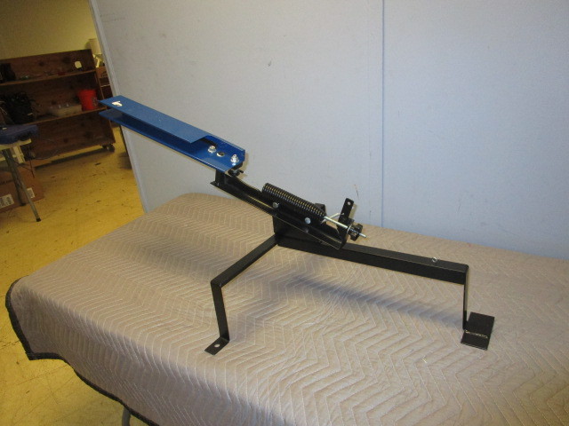 CLAY PIGEON LAUNCHER
