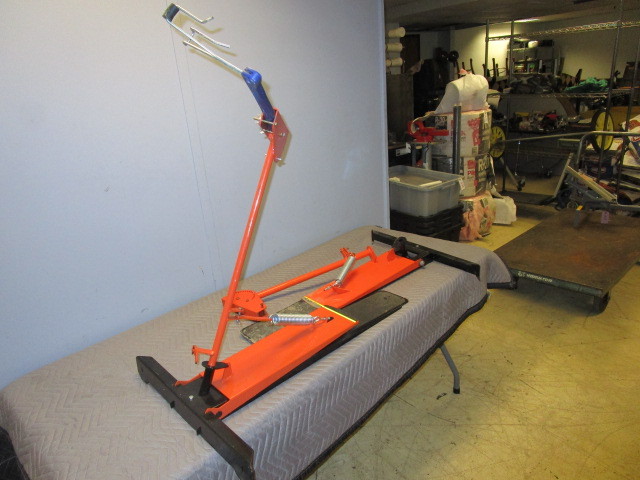 CLAY PIGEON LAUNCHER