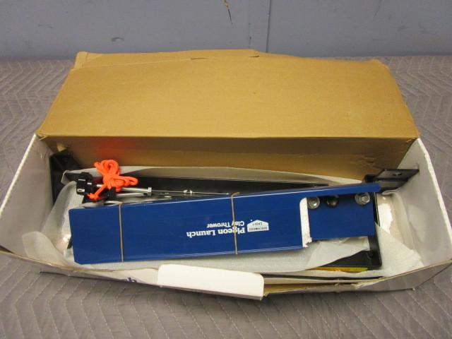 NEW BIRCHWOOD CASEY CLAY PIGEON LAUNCHER