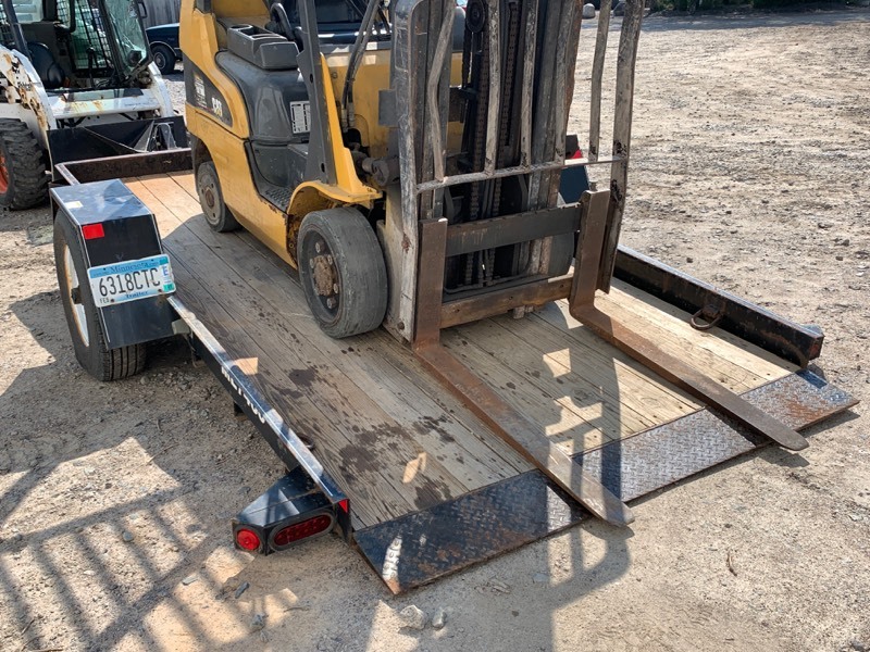2015 Redi-Haul Equipment Tailer  (Trailer Only, Equipment Shown Is Not Included)