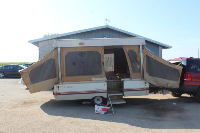 1984 coleman shop pop up camper