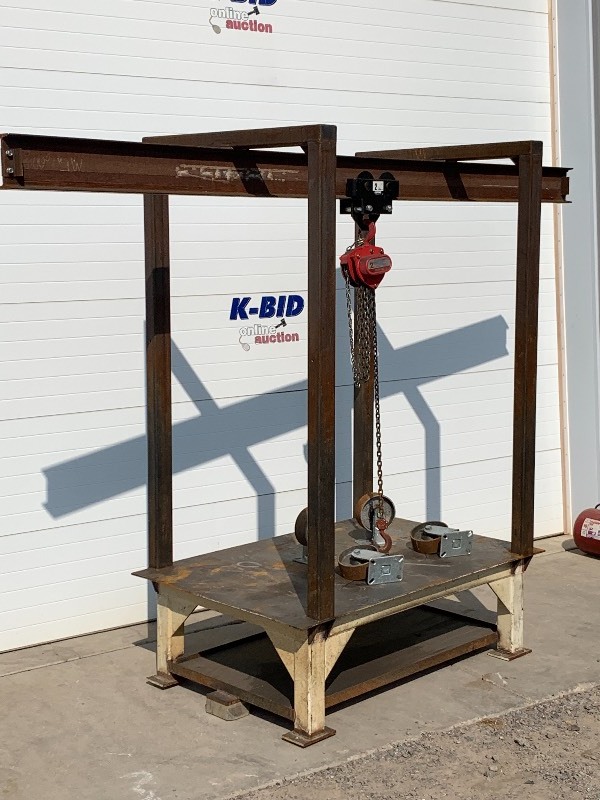 lot 2 image: Industrial Heavy Duty Welding Table With Overhead Gantry