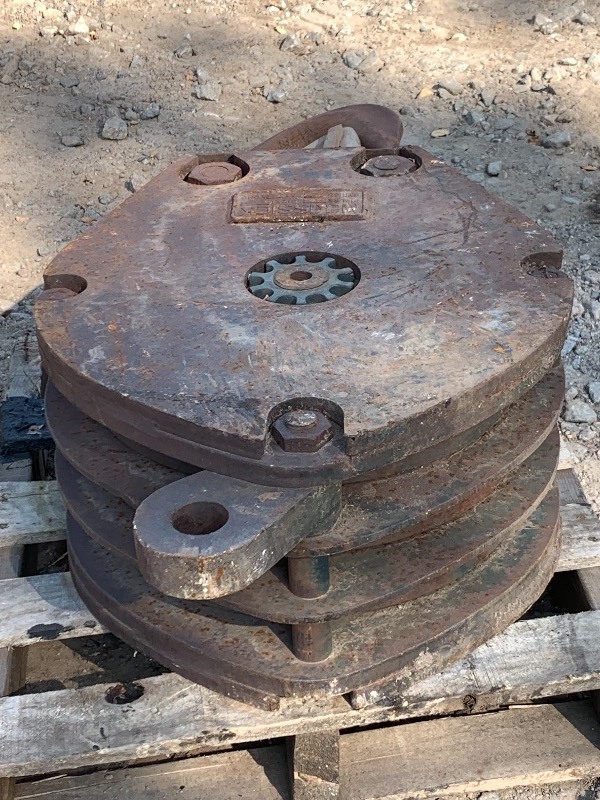 lot 8 image: McKissick 30-Ton Pulley