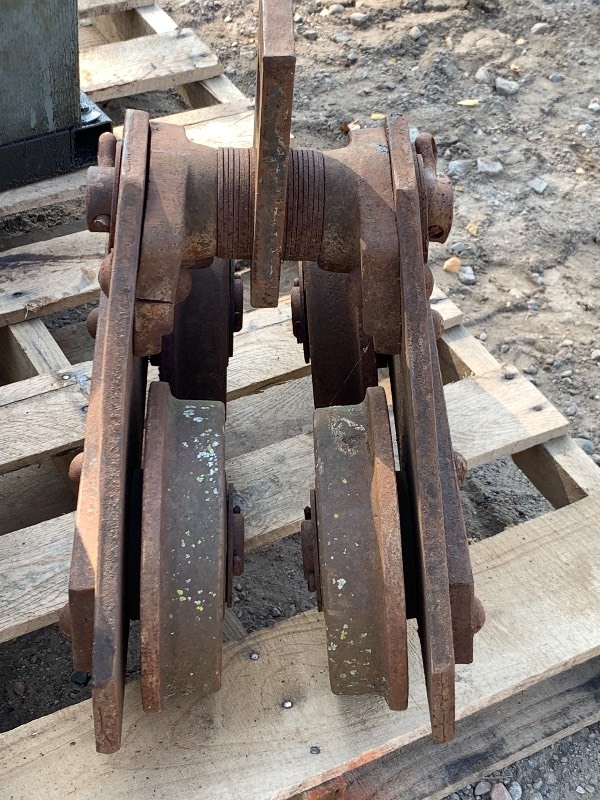 lot 9 image: (2) Bea Trolleys