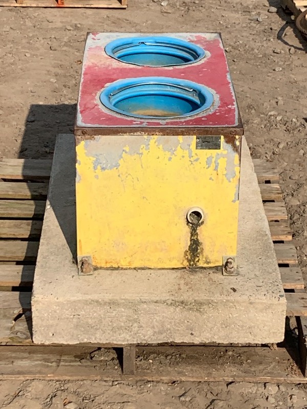 lot 26 image: Ritchie Heated Water Fountain