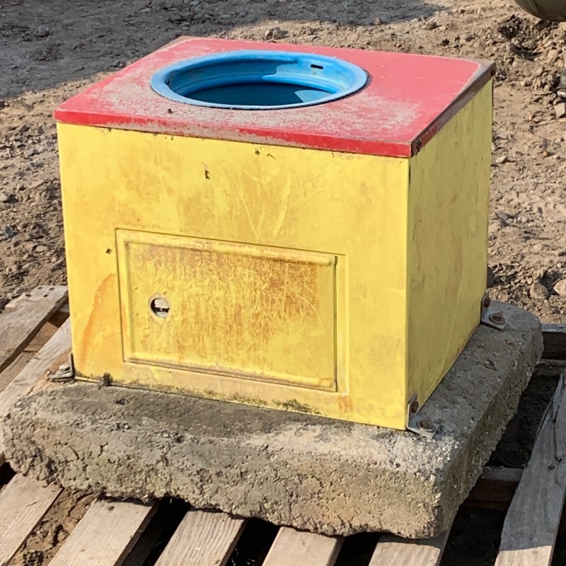 lot 28 image: Ritchie Heated Water Fountain