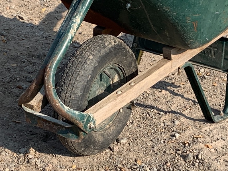 lot 31 image: True Temper Wheel Barrow