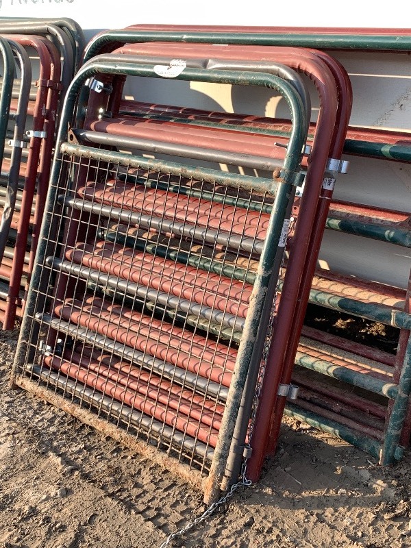 lot 34 image: (5) 4ft & (4) 6ft Steel Farm Gates