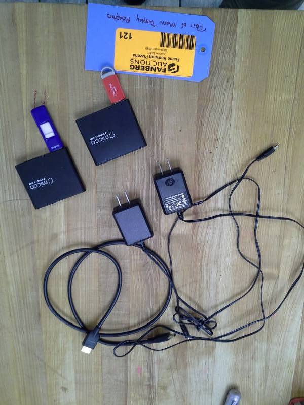 lot 121 image: Speck G2 Menu Display Adapters