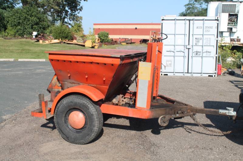 lot 9 image: Black Top Patch Trailer 2 Tons